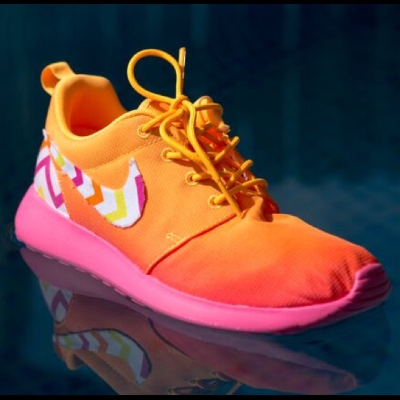 Nike Roshe Runs - Picture 2 of 5